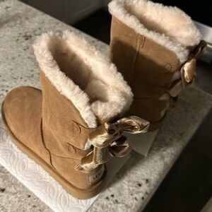 UGG Boots 
Size 9
Smoke & pet free house.
Cleaning my closet.